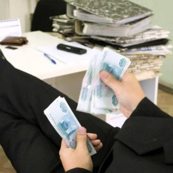 Свердловские чиновники зарабатывают в полтора раза больше обычных людей