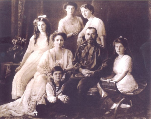 Личные вещи царской семьи представлены на выставке в Ревде